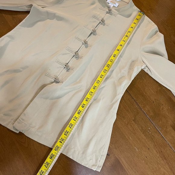 Talbots Women's Tan 100%‎ Silk Toggle Button Up Asian Look Shirt Top Blouse Sz 8 - Picture 5 of 11
